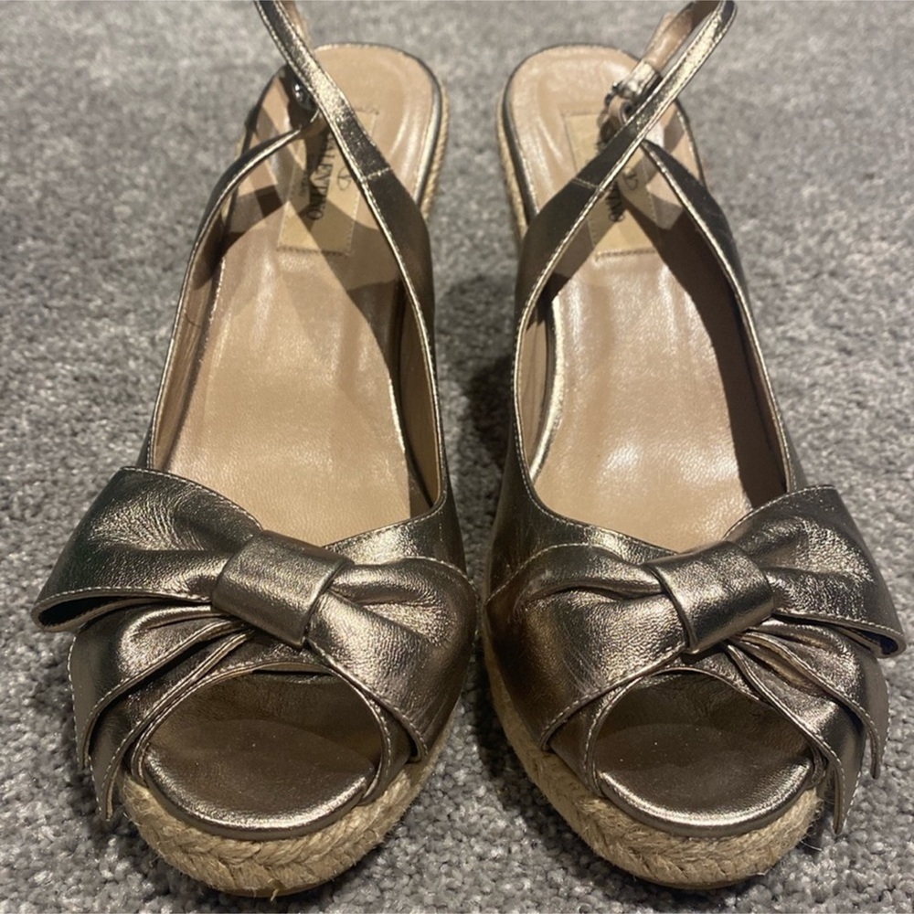 Valentino Garavani Gold Metallic Wedges EUC